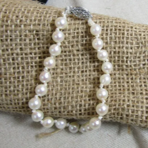 Delicate Pearl Beaded Bracelet