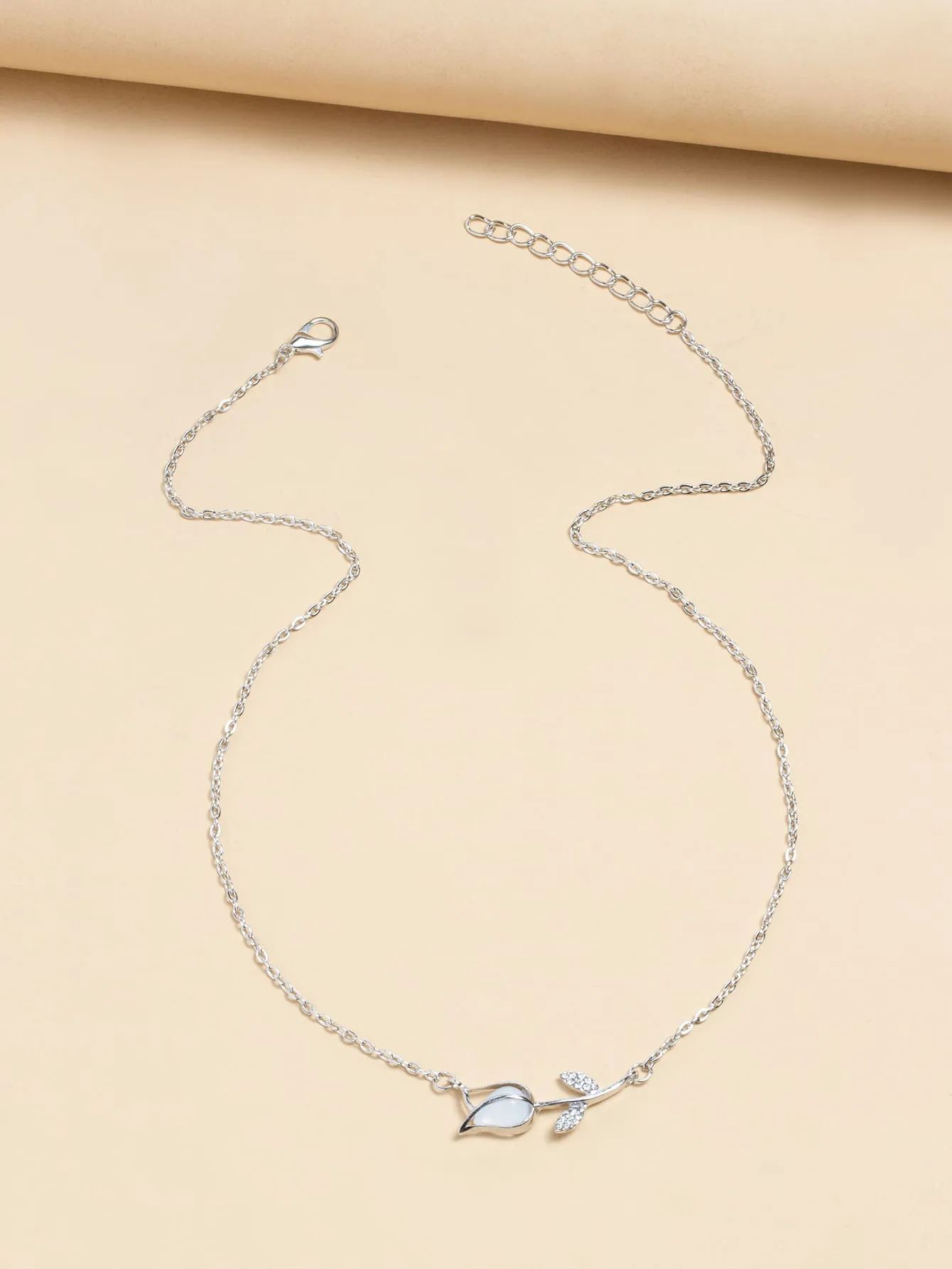 Rhinestone Detail Tulip Design Necklace Creative Necklace for Women Fashion